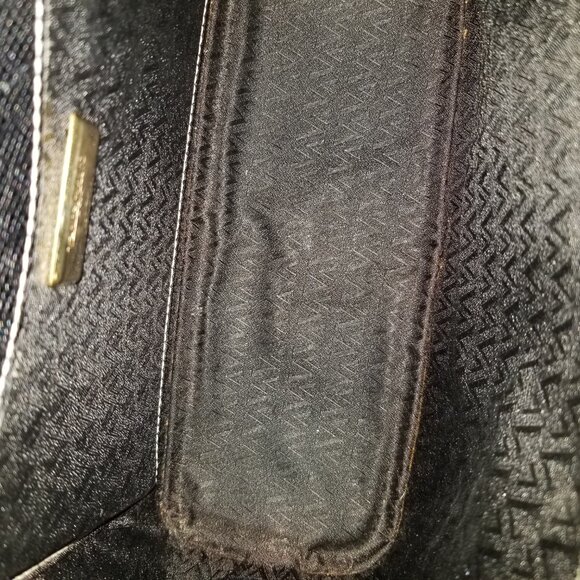 Valentino V Logo Handbag - Picture 4 of 10